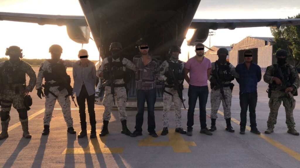 Capturan en Durango al R8, jefe de seguridad del hermano del Chapo. (Foto Ejército Mexicano)