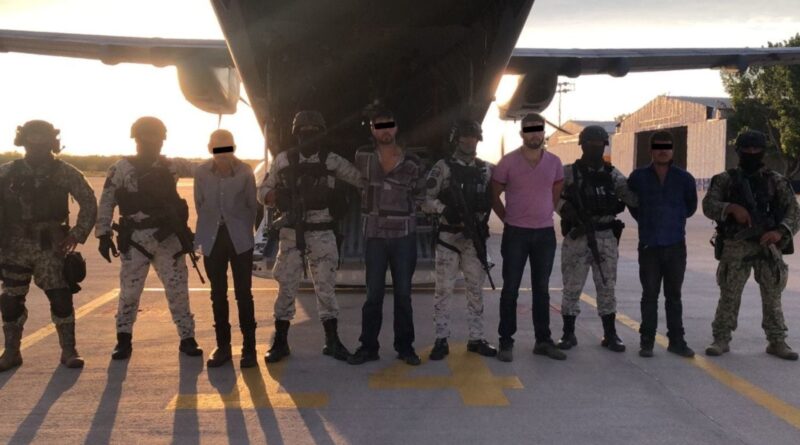 Capturan en Durango al R8, jefe de seguridad del hermano del Chapo. (Foto Ejército Mexicano)