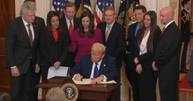 Donald Trump firma la Ley Laken Riley contra migrantes. Foto: The Whitehouse