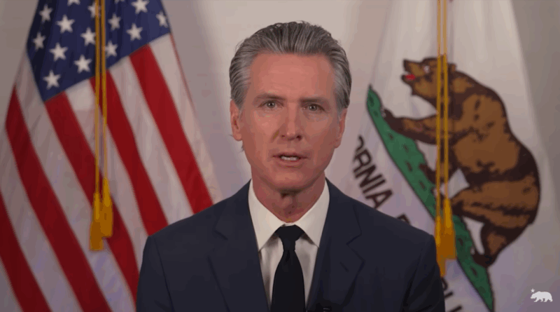 Gavin Newsom gobernador de California advierte que la democracia está en riesgo.
