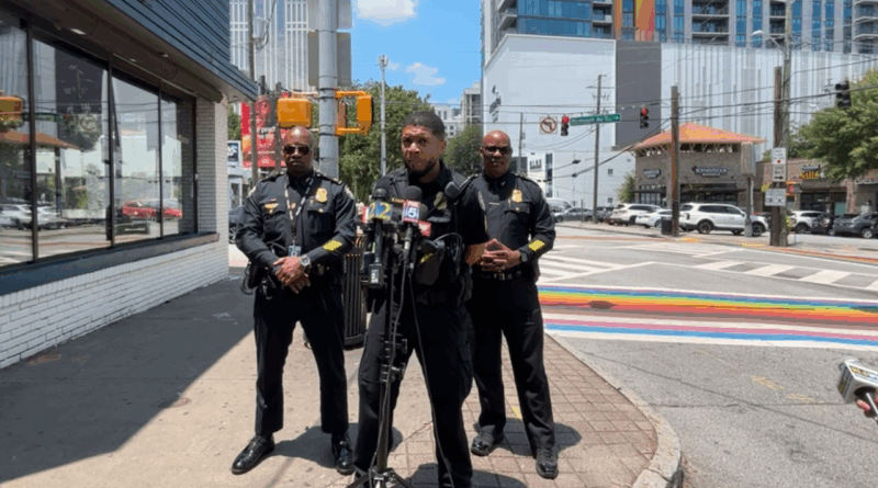 Policía investiga posible crimen de odio en Atlanta, donde vandalizan banderas de diversidad sexual en Midtown. (📸 APD).