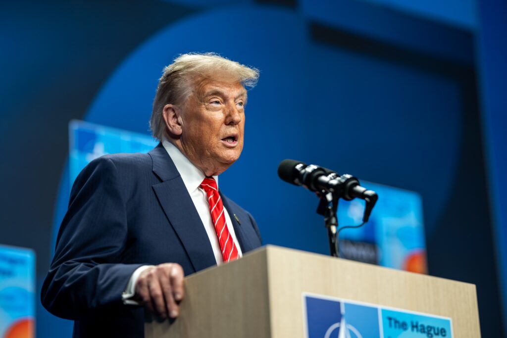 Trump celebra fallo de la Corte Suprema que limita el poder de los jueces.(Pic WH)jpg (Official White House Photo by Daniel Torok)
