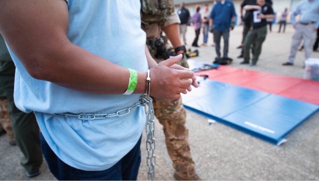 WASHINGTON – El Departamento de Justicia priorizará la desnaturalización, revocación de ciudadanía, pero ¿en qué casos? 📸 ICE-The Border Reports