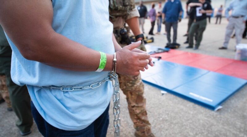 WASHINGTON – El Departamento de Justicia priorizará la desnaturalización, revocación de ciudadanía, pero ¿en qué casos? 📸 ICE-The Border Reports