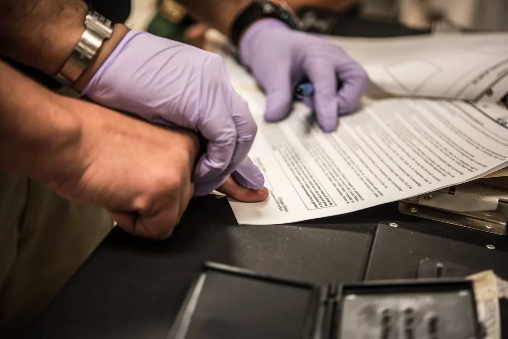 Condenan a mexicano por fraude de pasaporte en Gainesville..📸 ICE-The Border Reports
