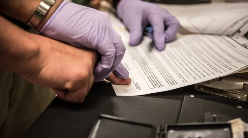 Condenan a mexicano por fraude de pasaporte en Gainesville..📸 ICE-The Border Reports