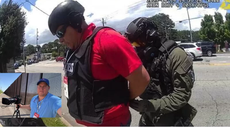 El periodista Mario Guevara denuncia amenazas e intento de extorsión, en un mensaje desde el Centro de Detención de ICE de Folklson.📸 DPD/The Border Reports