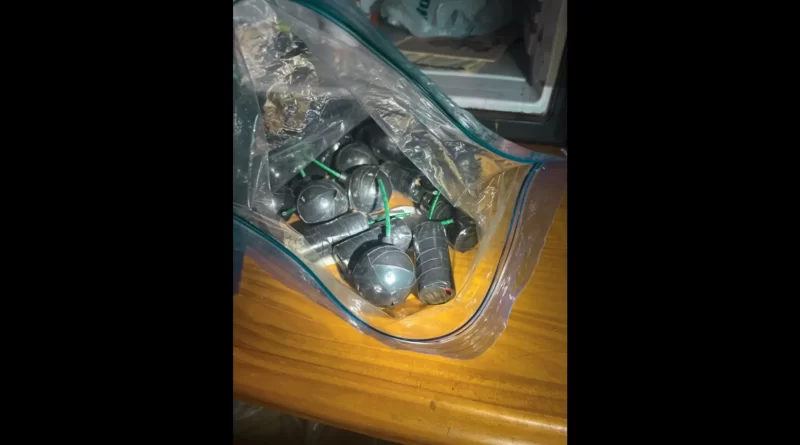 Hombres arrestados con explosivos en Georgia, alarmante hallazgo.📸 RPD/The Border Reports