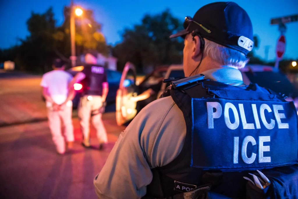 Las detenciones de ICE aumentan un 400% en la ciudad de Nueva York (NYC), derivado de políticas en contra de las ciudades santuario.📸 ICE-The Border Reports