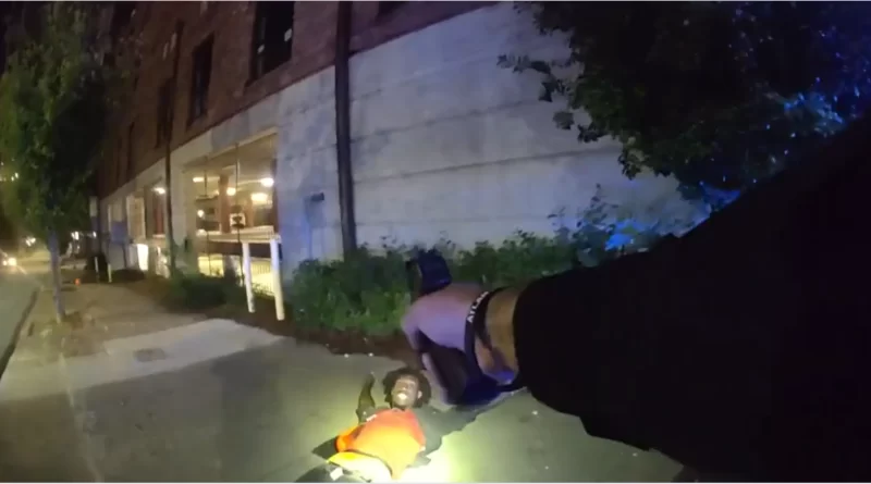Ola de tiroteos en Atlanta deja 2 muertos y 12 heridos.📸 APD