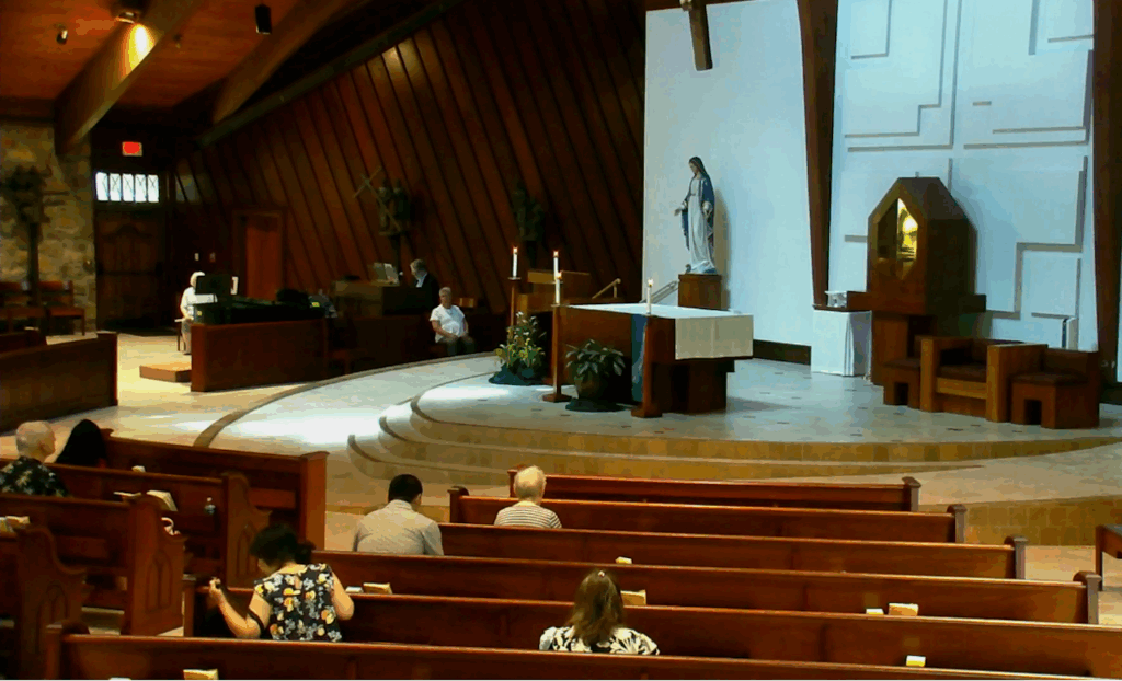 Sacerdote desmiente redadas en iglesia de Alpharetta, en Georgia. (📸 Parroquia)-The Border Reports