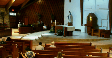 Sacerdote desmiente redadas en iglesia de Alpharetta, en Georgia. (📸 Parroquia)-The Border Reports