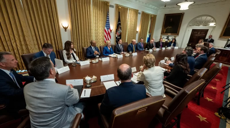 Trump defiende fórmula de aranceles; sentido común y datos duros.📸 WH-The Border Reports