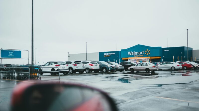 Walmart abierto el 4 de Julio, Día de la Independencia en USA, consulte horario. (Pic pexels-introspectivedsgn)-The Border Reports