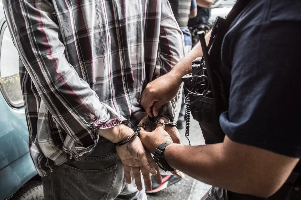 Deportaciones y detenciones de ICE en 2025 suman más de 600 mil, según Kristi Noem, secretaria de DHS. 📸 ICE-The Border Reports