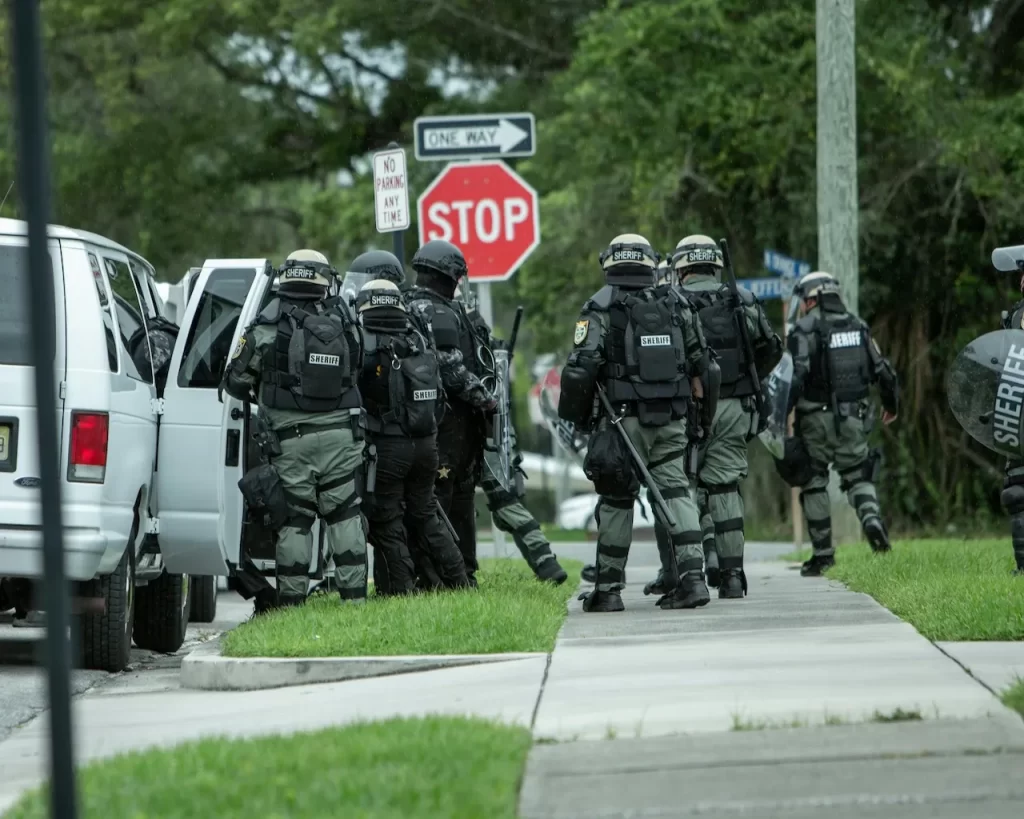 (Imagen Ilustrativa) Atlanta Activa el SWAT dos veces el mismo día en el Condado Cobb, en uno toman rehén.pexels-maxderoin-The Border Reports