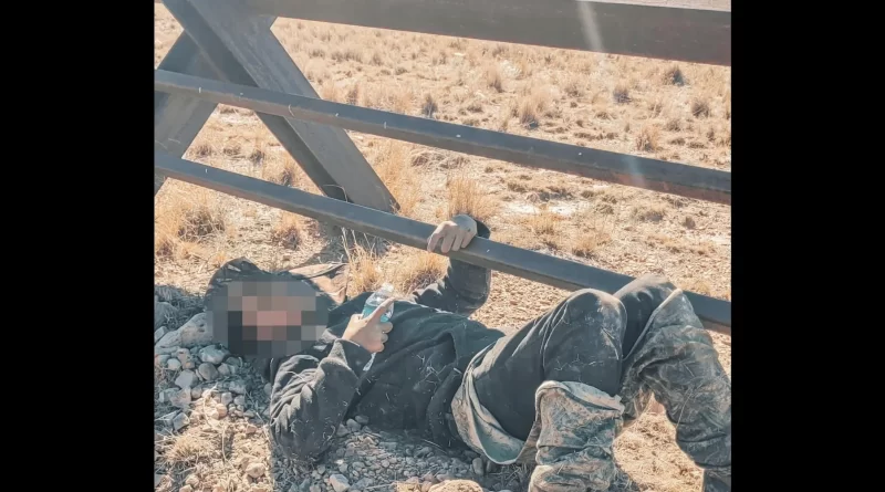 Migrante de Ecuador muere atropellada en El Paso, Texas tras cruzar la autopista cerca del Río Bravo. 📸 BP-The Border Patrol