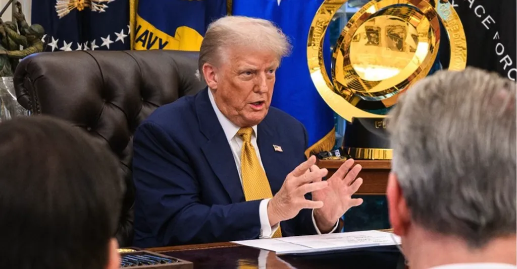 Trump suspende beneficios a importaciones pequeñas, ahora todos los envíos a Estados Unidos pagan impuestos.📸 WH-The Border Reports