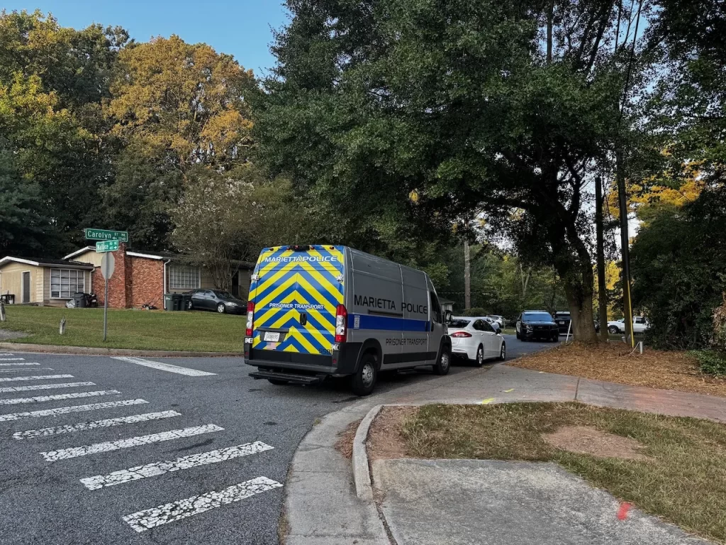 Grupo SWAT de Marietta captura asaltante de taxista de Universal en Carolyn St. 📸 MPD-The Border Reports