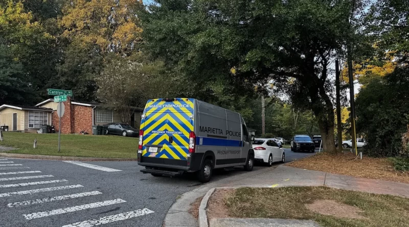 Grupo SWAT de Marietta captura asaltante de taxista de Universal en Carolyn St. 📸 MPD-The Border Reports