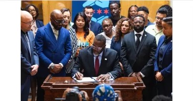 ICE Free Zone, Brandon Johnson, alcalde de Chicago firma orden para bloquear redadas migratorias. Photo-CityofChicago-The Border Reports