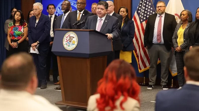 JB Pritzker demanda a Trump por invasión militar en Chicago y suburbios de Illinois. 📸 Pritzker-The Border Reports