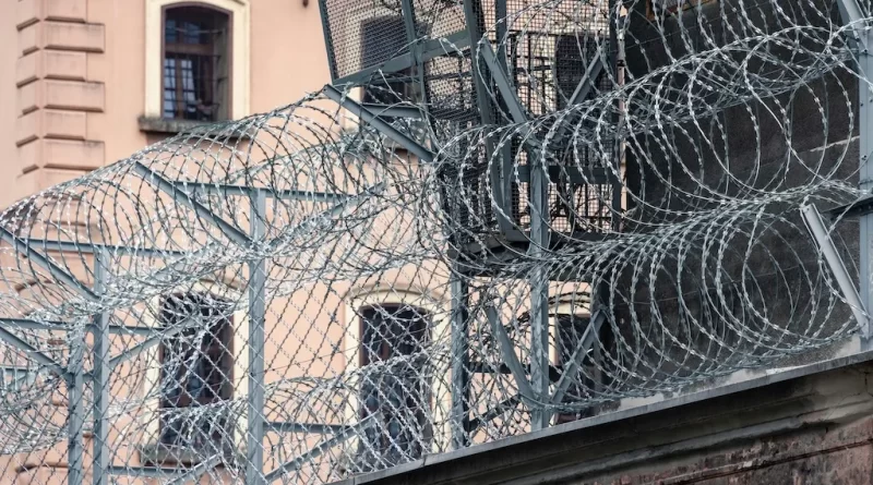 Prostitución infantil en Juárez, Texano que se grababa con niñas sentenciado en EU. 📸 Unsplash-pawel-czerwinski-The Border Reports
