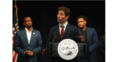 Redadas migratorias provocan miedo y cierre de negocios, denuncia alcalde de Minneapolis, Jacob Frey . 📸 Minneapolis City-The Border Reports