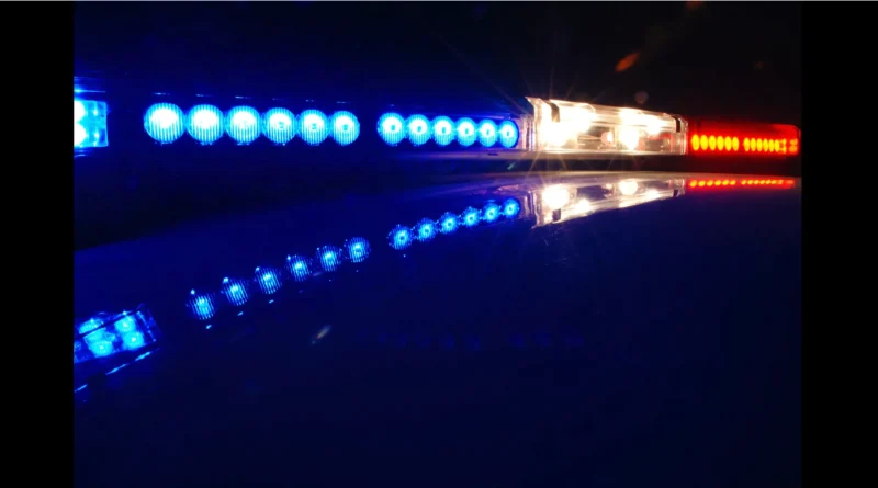 Oficiales de la Policía de Atlanta investigando escenas de tiroteos en el noroeste y suroeste de la ciudad durante la noche del lunes.