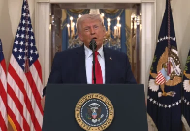 Donald Trump advierte que mandará a Irán "de vuelta a la Edad de Piedra" elevando la ofensiva militar estadounidense en el Medio Oriente. WH-The Border Reports