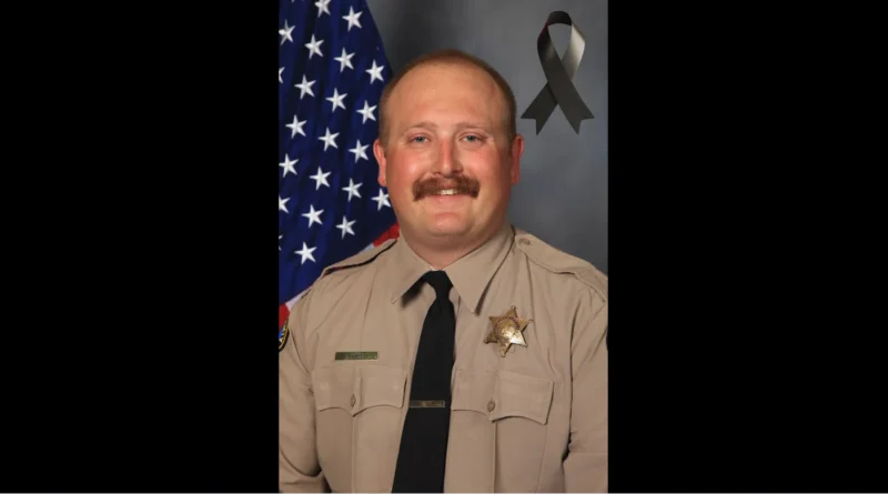 El detective Randy Hoppert, de 35 años y veterano con 6 años de servicio en el Tulare County Sheriff’s Office, fue asesinado el jueves 9 de abril de 2026 en Porterville, California. Tulare Sheriff-The Border Reports