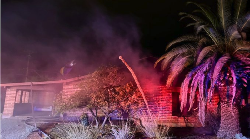 Incendio en casa de Tucson desplaza a residentes. pic-TFD-The Border Reports