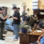 Agentes de HSI ejecutaron una orden de cateo en una escuela de conducción de camiones, donde fueron detenidos dos ciudadanos mexicanos. Pic-HSI-The Border Reports