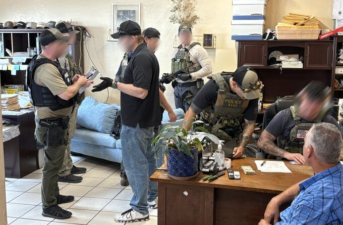 Agentes de HSI ejecutaron una orden de cateo en una escuela de conducción de camiones, donde fueron detenidos dos ciudadanos mexicanos. Pic-HSI-The Border Reports