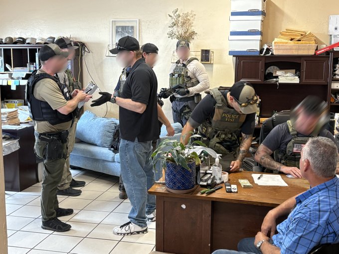 Agentes de HSI ejecutaron una orden de cateo en una escuela de conducción de camiones, donde fueron detenidos dos ciudadanos mexicanos. Pic-HSI-The Border Reports